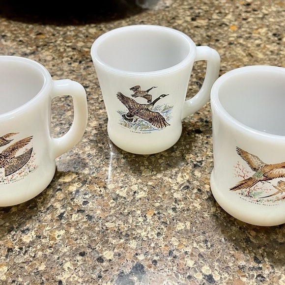 3 FIRE KING, GAME BIRD MUGS. MADE FROM 1959-1962. 3 1/2”HIGH. - Picture 2 of 3